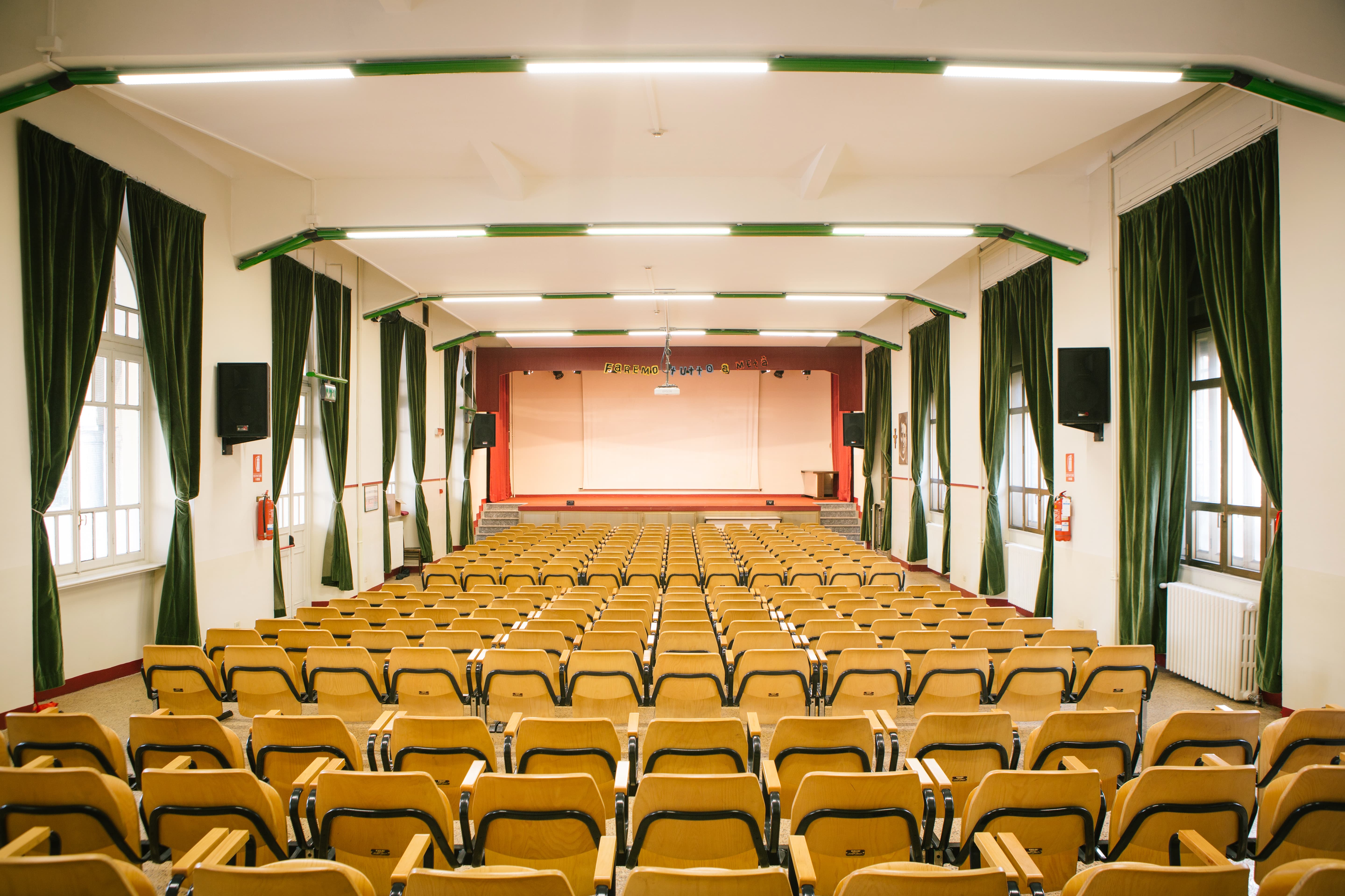 Aula Magna min